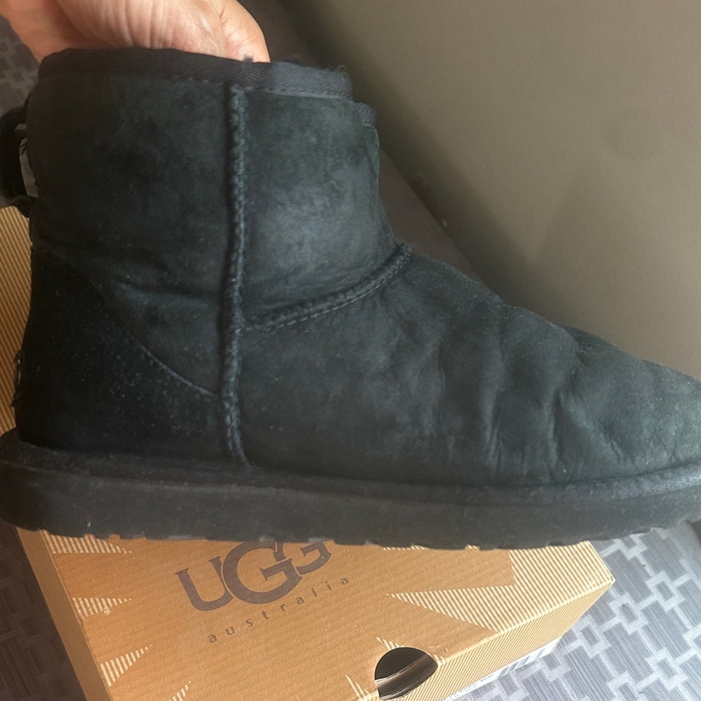 UGG Classic Mini Boots Black Women’s Size 8 Shearling Lined - Picture 6 of 16